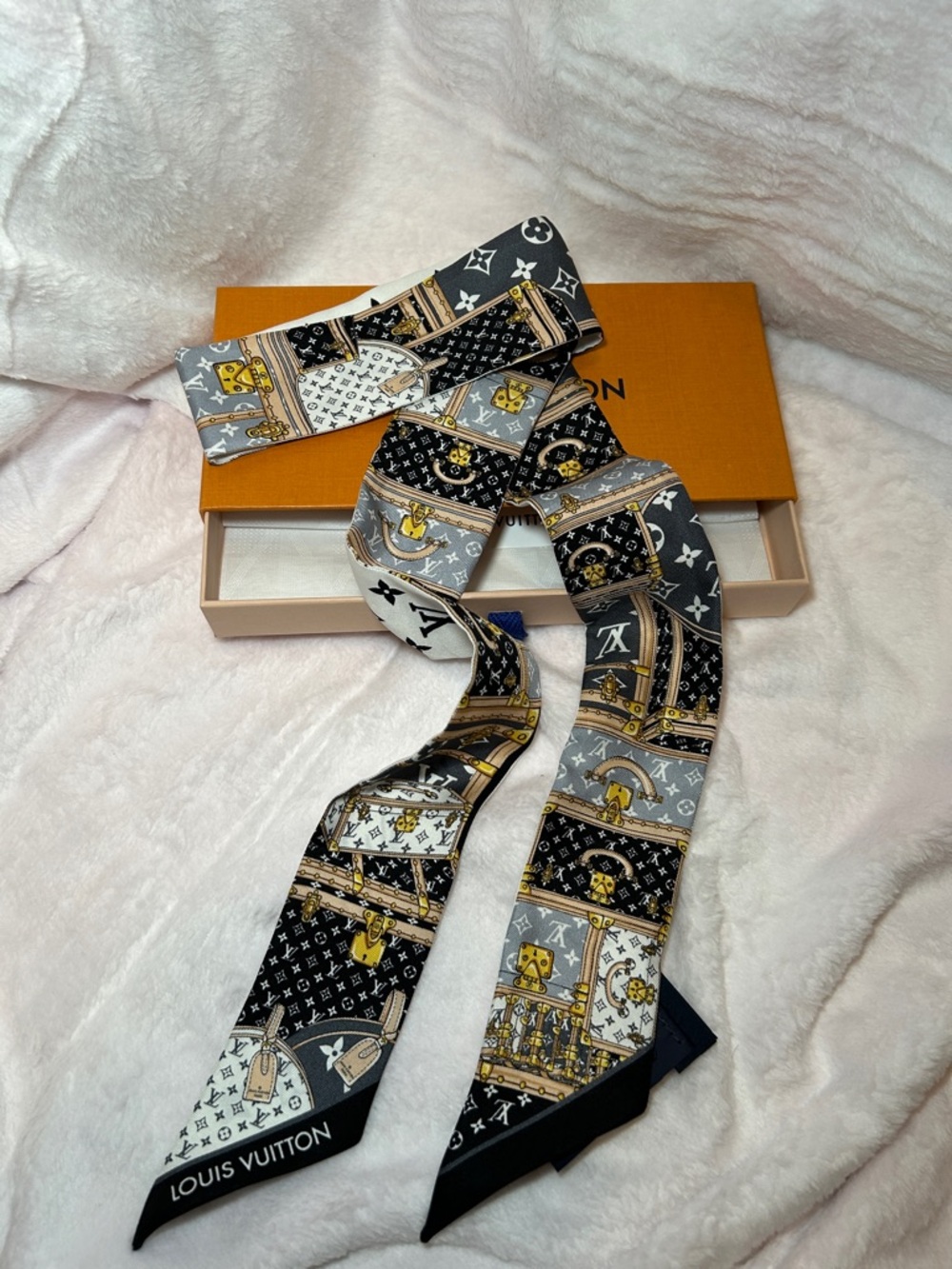 389. Louis Vuitton Let's Go BB Bandeau in Nior - Picture 5 of 7